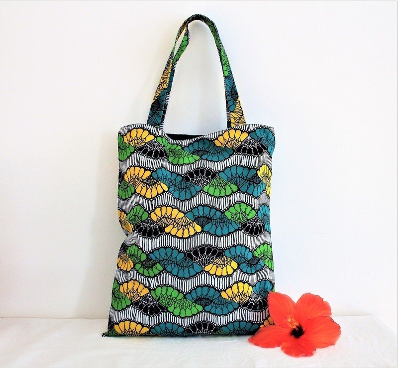 Tote bag, sac motifs ethniques, sac tissu pagne, sac wax, sac fourre tout, sac plage, sac épaule Tote bags et sacs de plage bleu, wax, tissu Tote bag, sac motifs ethniques, sac tissu pagne, sac wax, sac fourre tout, sac plage, sac épaule Tote bags et sacs de plage bleu, wax, tissu