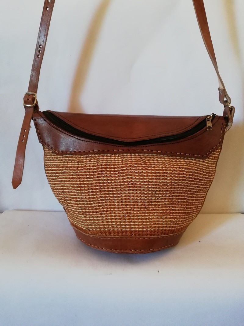 Sac en sisal tissé africain, sac à bandoulière tissé, sac à main tissé, sac de plage, sac dété, cadeau de maman Sacs à bandoulière kaki, cuir Sac en sisal tissé africain, sac à bandoulière tissé, sac à main tissé, sac de plage, sac dété, cadeau de maman Sacs à bandoulière kaki, cuir