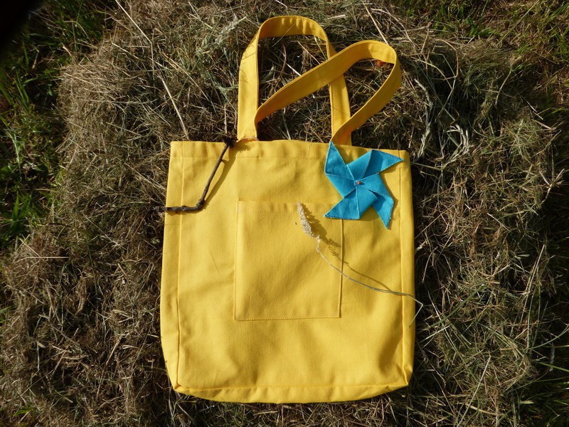 Sac tote bag Moulin à vent n°2 toile jaune soleil décoré moulin toile turquoise et poche! Tote bags et sacs de plage jaune, toile Sac tote bag Moulin à vent n°2 toile jaune soleil décoré moulin toile turquoise et poche! Tote bags et sacs de plage jaune, toile